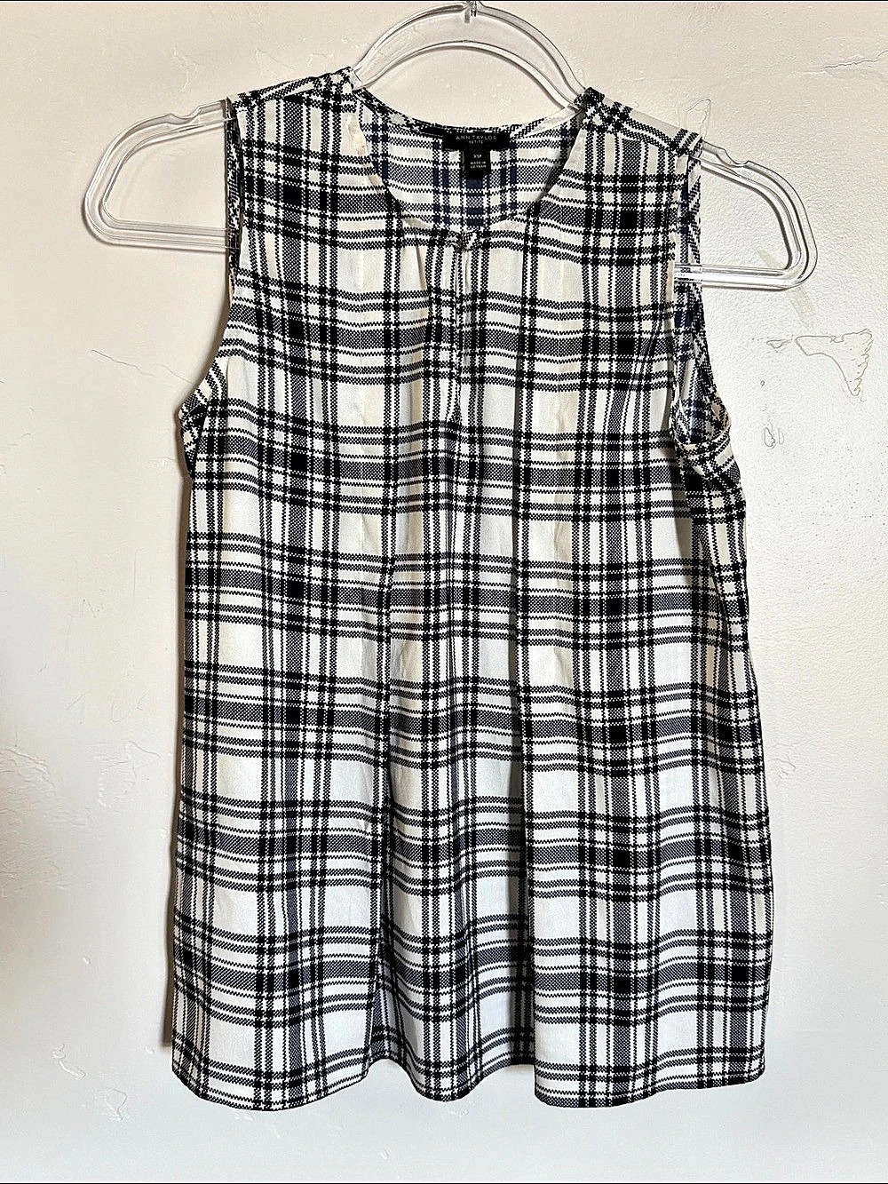 Ann Taylor Plaid Sleeveless Blouse in White & Black Size XSP Like New